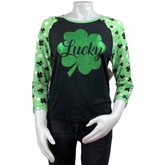 St. Patrick’s Day Tops - 🍀NEW St. Patrick's Day “Lucky” Clover 3/4 Raglan Tee🍀